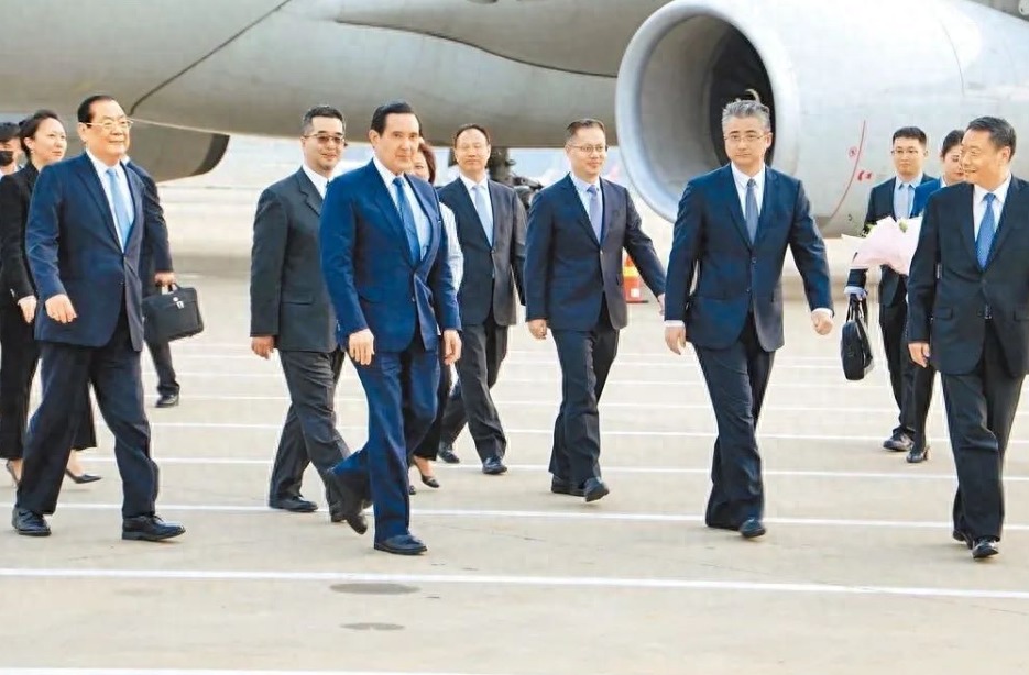 马英九时隔一年再度访陆，美国表态不一般，做出2大判断！近期台海局势还在升温，随着