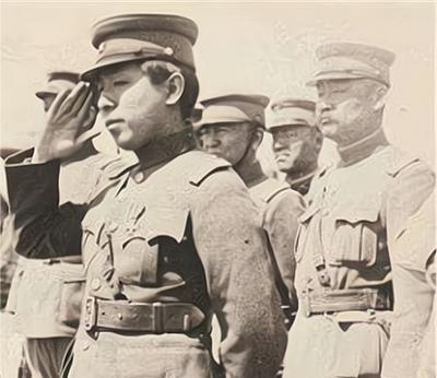1925年11月25日，得知郭松龄反奉的张学良，乘军舰前往秦皇岛，当看到郭部一列