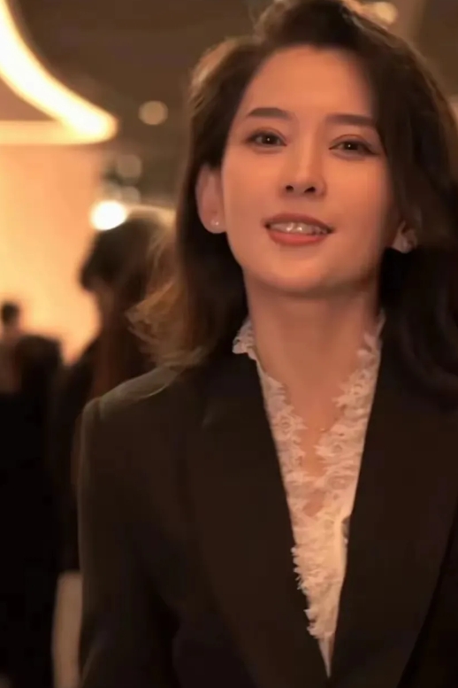 森林北李巧一生做对了七件事

1.跟对了一个人——孟非

2.信对了一个人——章