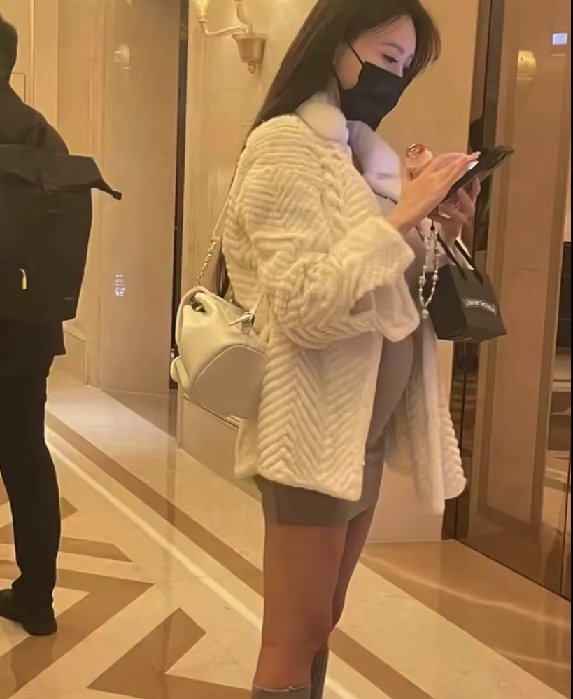 叶珂孕肚，孩子是黄晓明的？