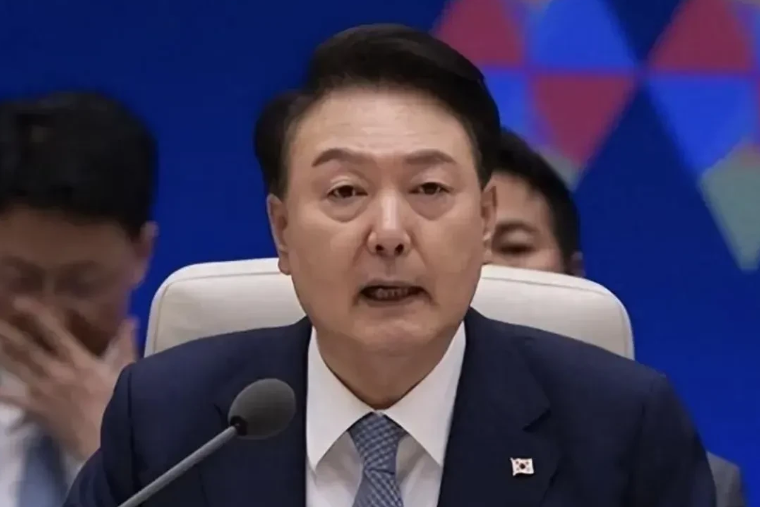快讯！快讯！
尹锡悦闹大了，逮捕令来了！
12月30日，韩国炸锅了！高级公职人员