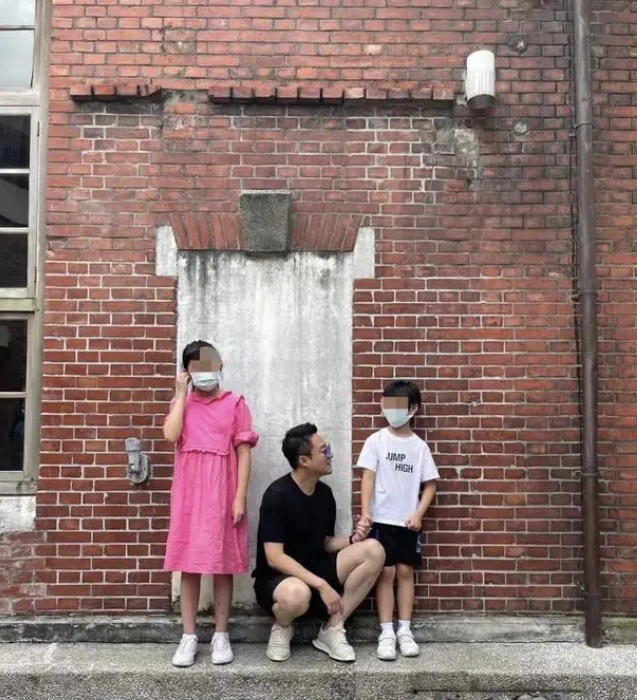 已火化！摆在汪小菲面前的两大难题，愁上加愁。

首先是抚养权问题，虽然汪小菲名义