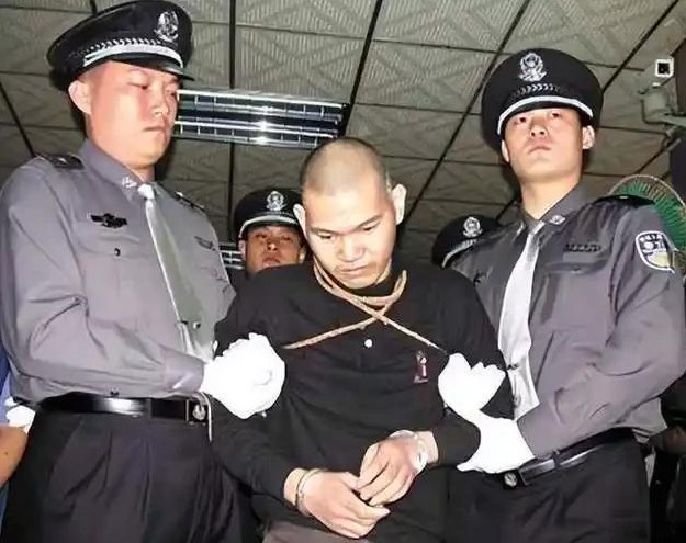 死刑犯临刑前夜吃好睡不着

                          