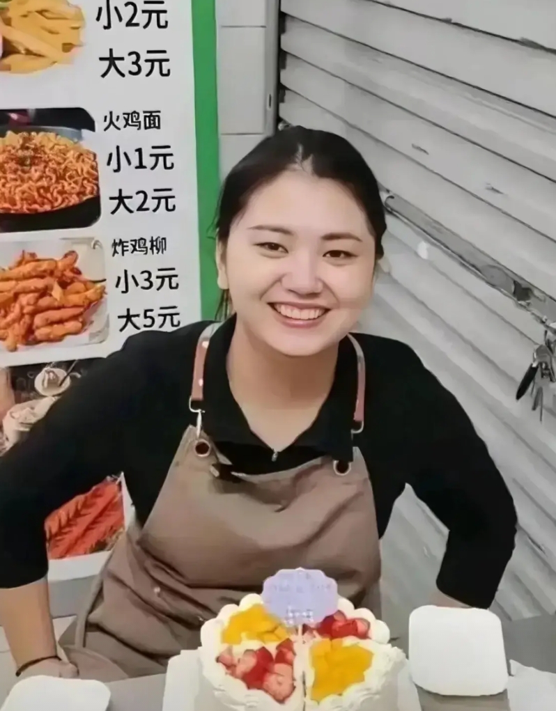 抢注“肥娟小吃”的人可太蠢了！
这三点真相不得不说：

第一，大家喜欢的是肥娟本