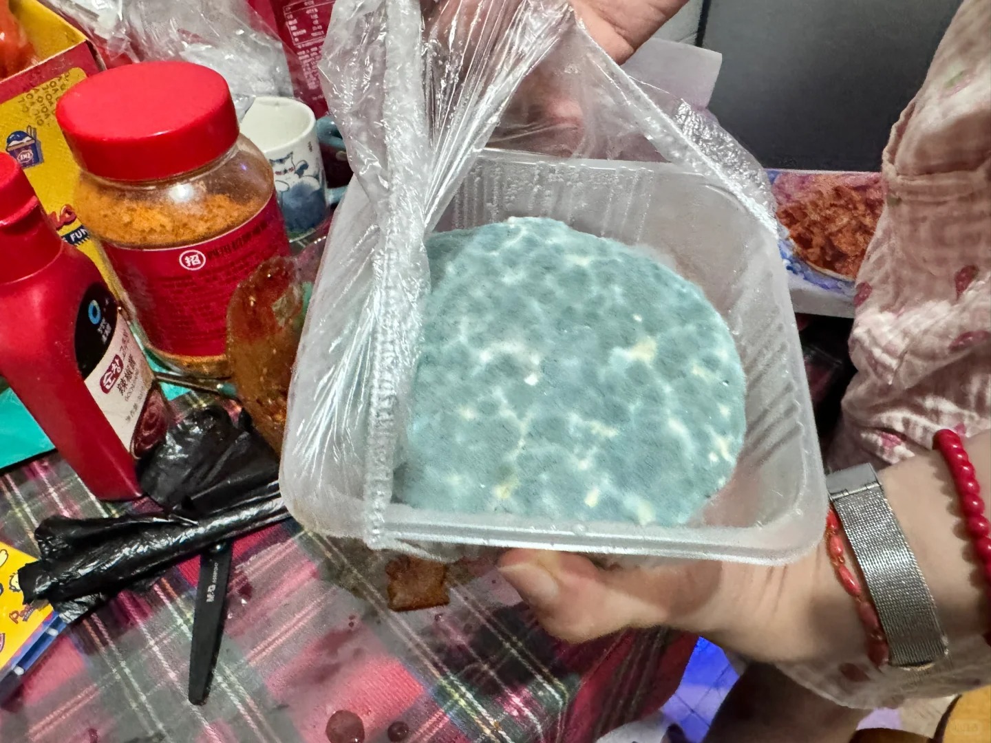 凌晨起床给老公做饭啦
今天做芝芝霉莓和蓝纹奶酪，老公吃了以后开心的说不出话了