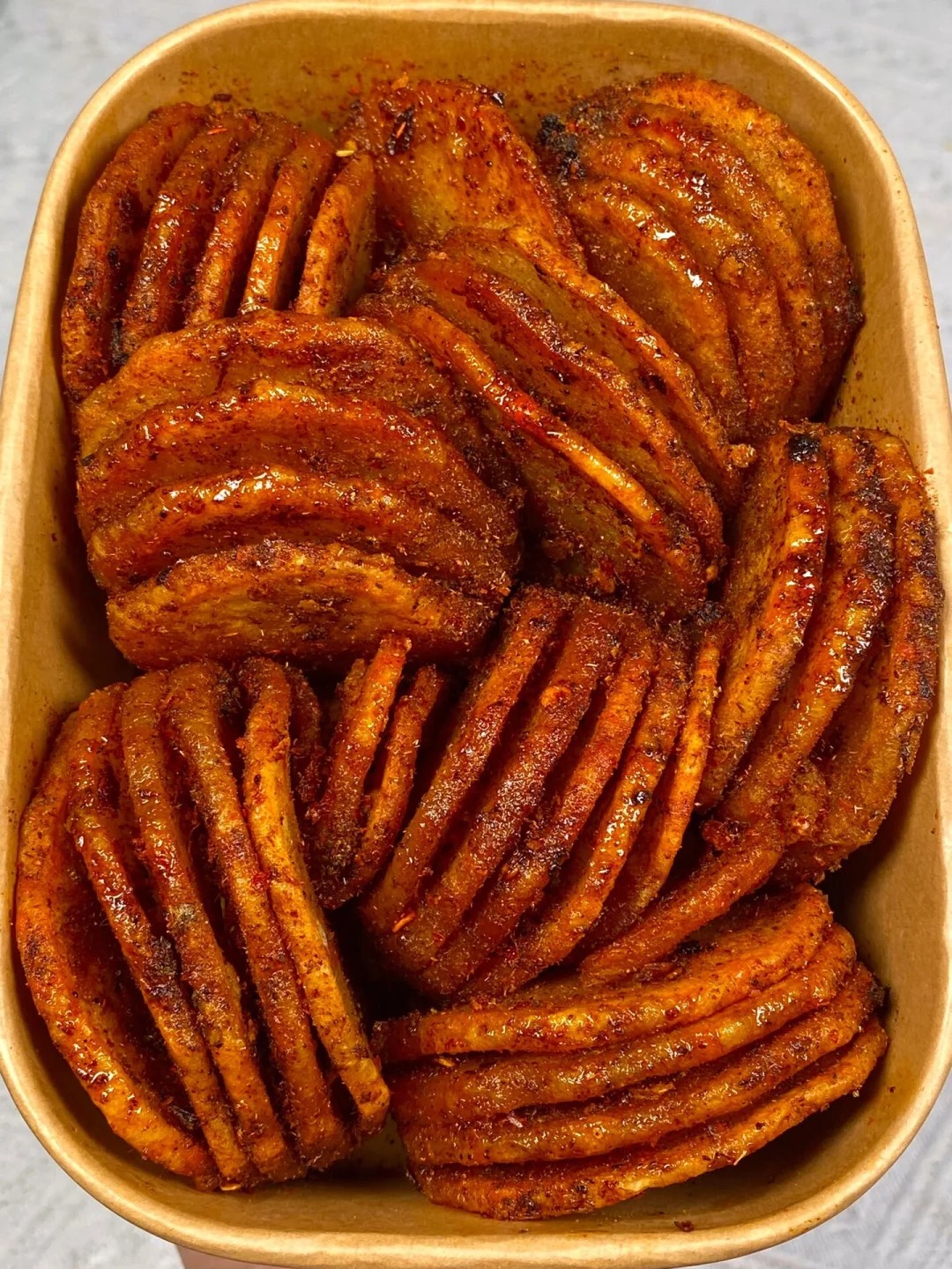 风琴土豆🥔真滴好香呀
烤的酥酥脆脆，香辣有味~
真好吃呀，姐妹们快去试试!
?