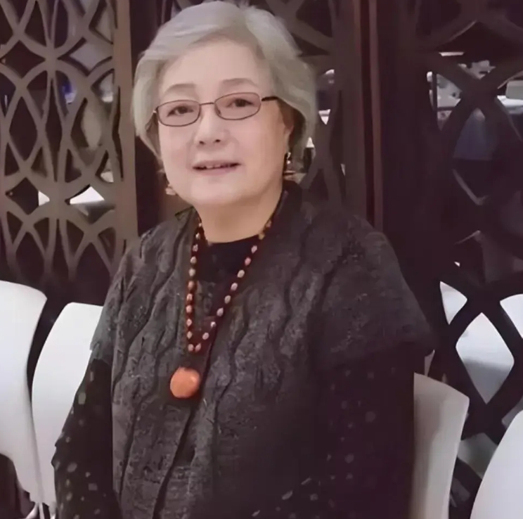 某种程度上来说，琼瑶真的不需要对林婉珍，平莹，平云，平珩感到内疚，因为人家用物质