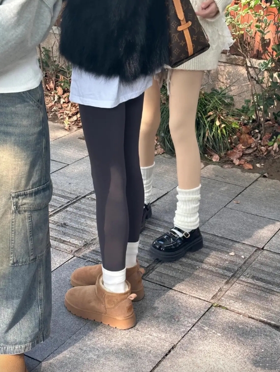 我现在终于明白了腿玩年是什么意思！哈哈哈哈哈哈哈[哈哈笑][哈哈笑][哈哈笑][