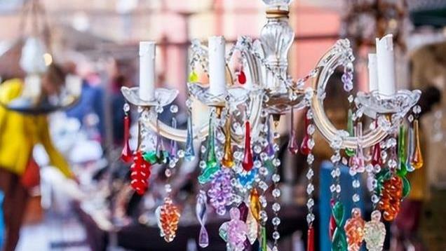 这东西辐射强还致癌，白送都不要，一般女性喜欢戴，看看你家有吗