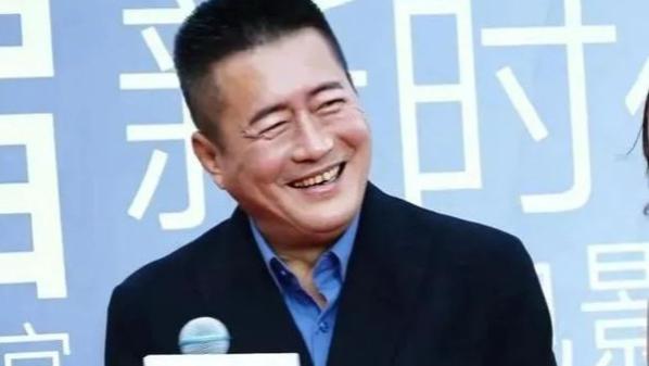 江珊的前任高曙光携再婚子亮相，8岁孩童手势异常，疑似蝶翼手势