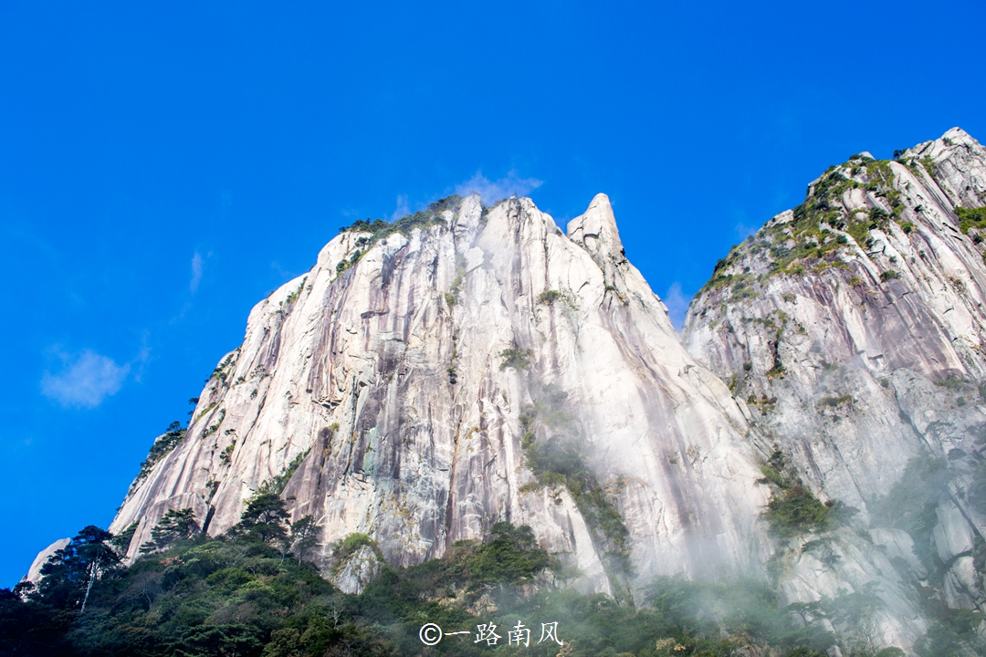 江西最美的名山，群峰峻峭，云雾缭绕，像极了仙境