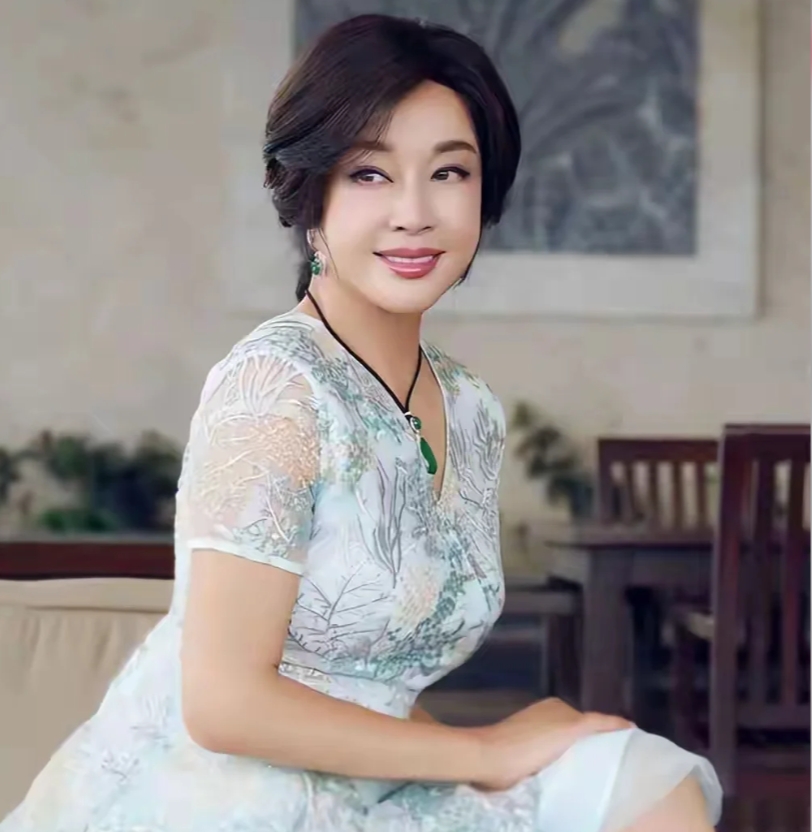 刘晓庆：嫁苦等自己30年富豪