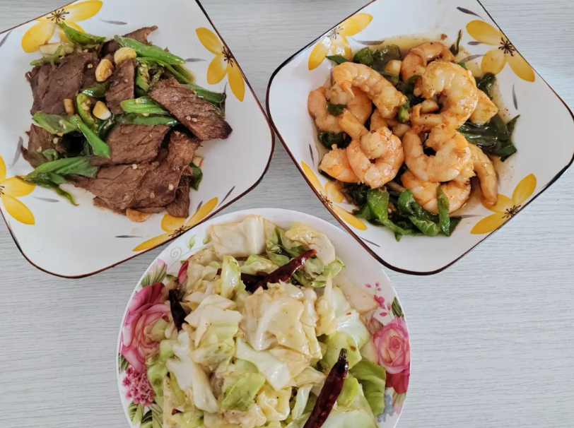 好震惊！今天早上，河边散步时，遇到一退休老教师王姐，在聊到职称一事时，她的一番话