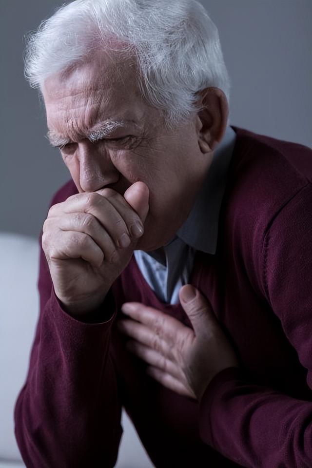 说，长期抽烟导致痰多，于是就会半夜咳嗽，吵醒另一半，引起夫妻纷争。