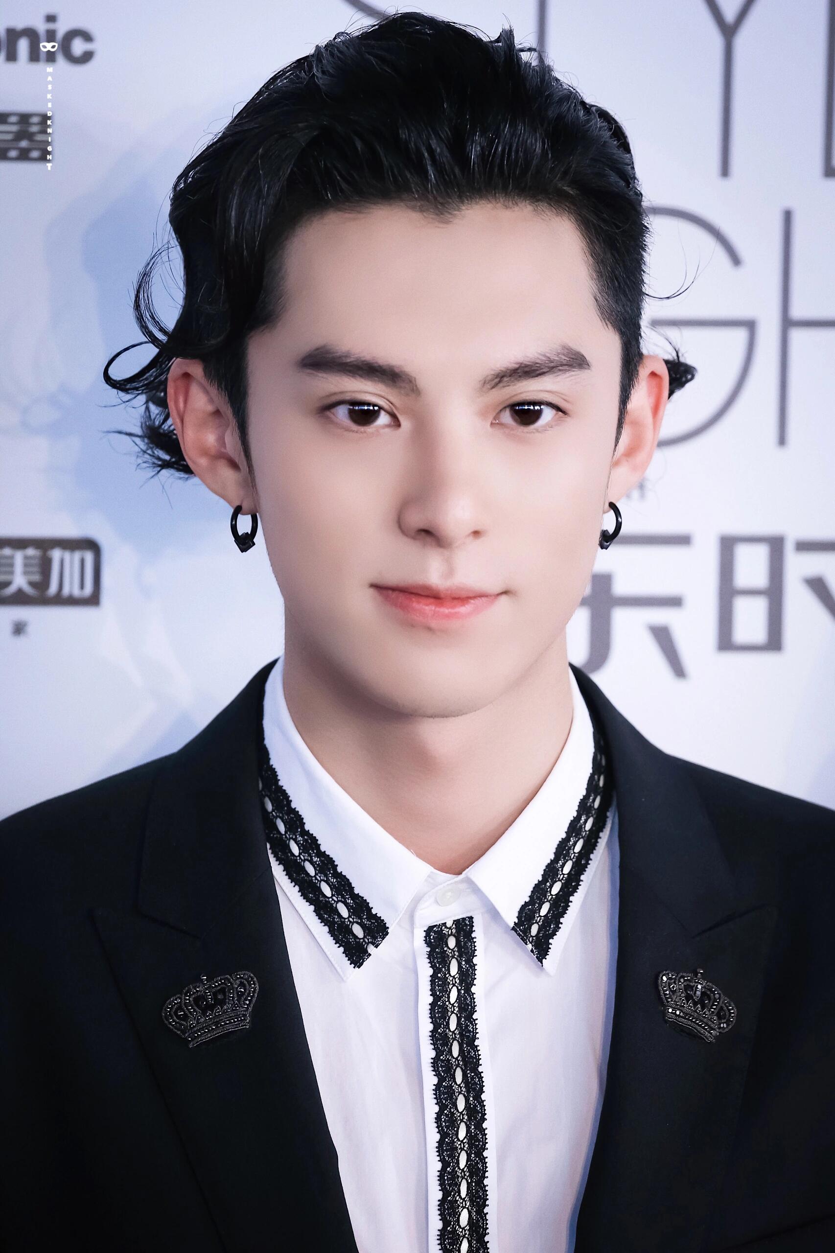 王鹤棣：跨越表演考验，现偶男主的佼佼者