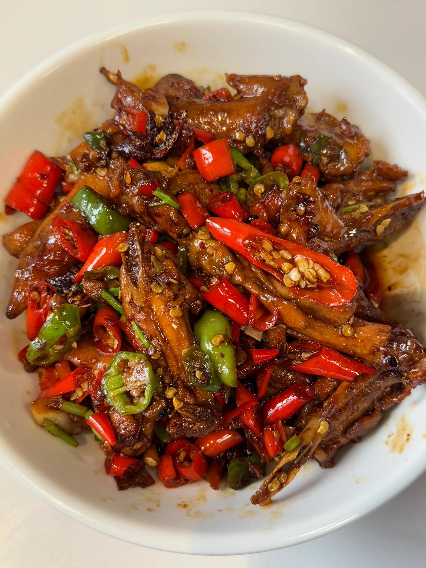 替你们试过了，爆辣的香辣鸡翅好吃到炸！香辣过瘾巨入味！

用的新鲜的鸡翅腌制好再