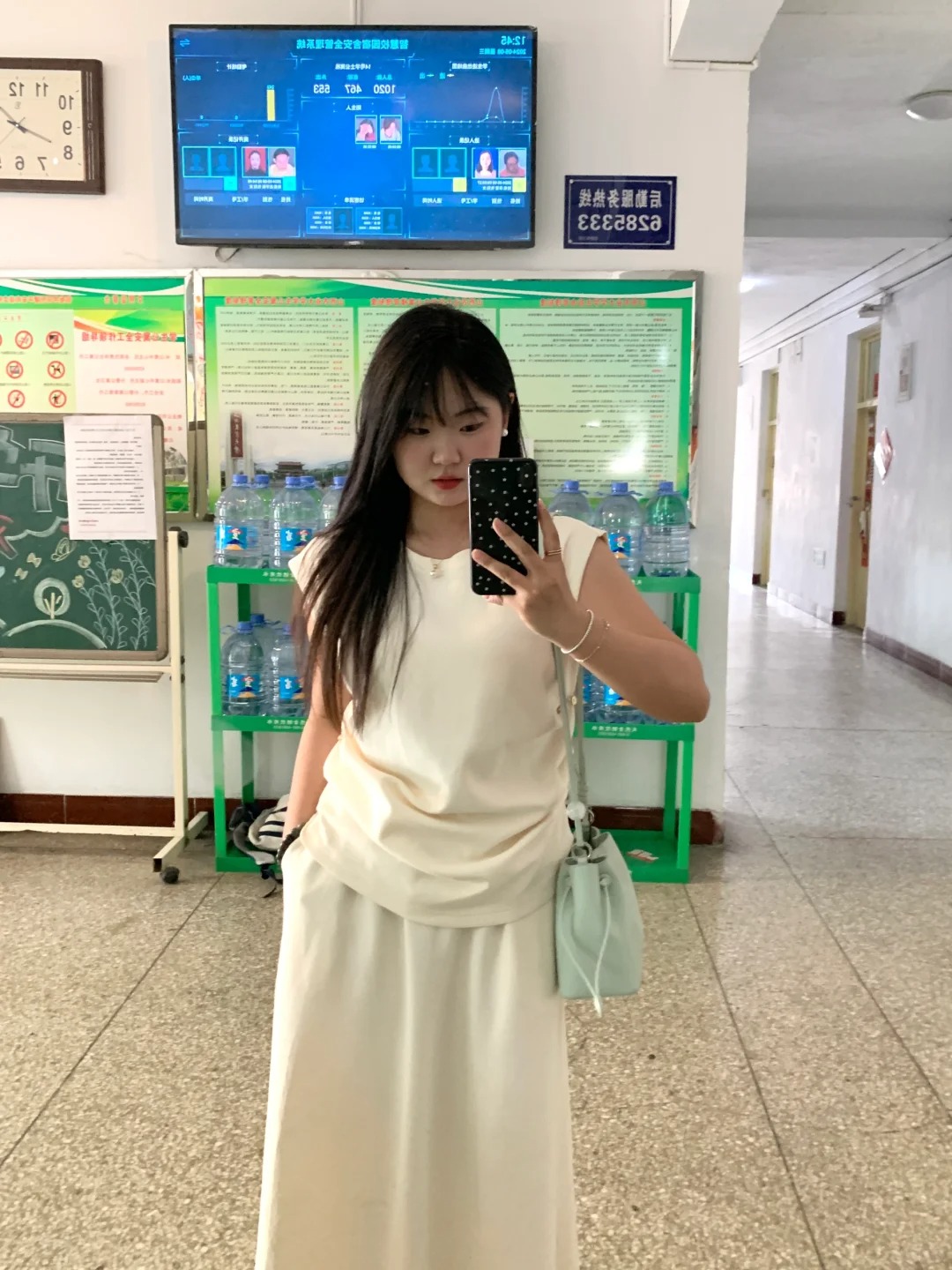 微胖女生|温柔气质的奶白色套装谁还没有啊！
宝宝要的长款裙裙来啦 今天这套比较日