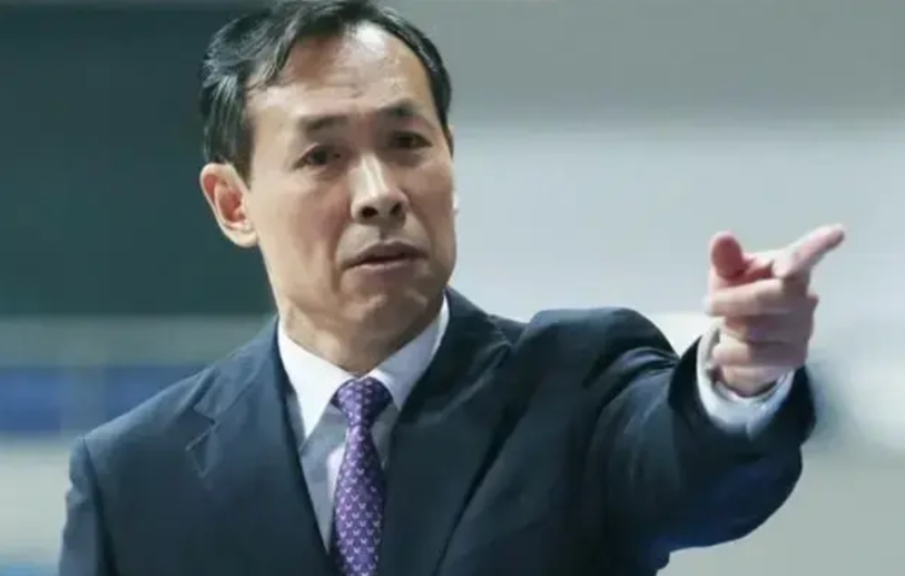 许利民今年想夺冠，难上加难：
1、周琦就是个典型的玻璃人，你不能指望靠他来夺冠。