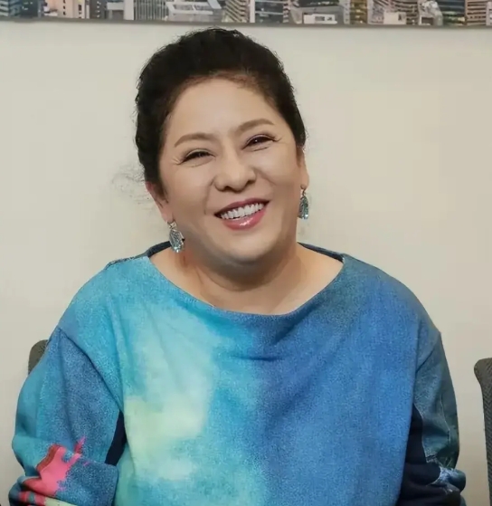 倪萍问向太:“你一个孙子、一个孙女，还想要第三胎吗？”向太十分通情达理地说:“我