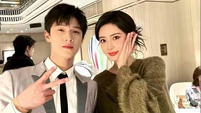“昀牵孟绕”CP发糖似新婚！孟子义和李昀锐星光大赏宛如婚礼现场