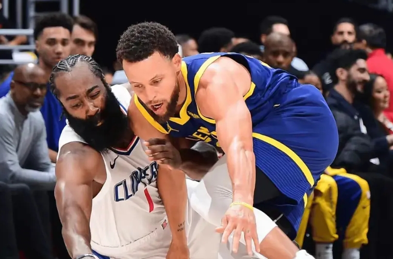 三分球最强的2个人：库里和哈登！

1、库里——36岁，生涯出战971场，
投进