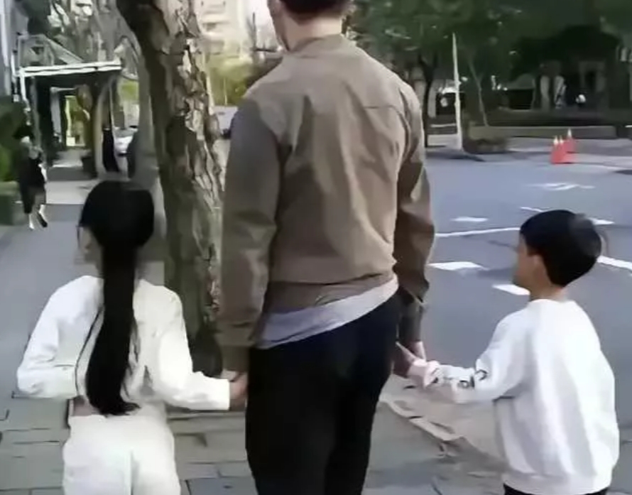 据台媒爆料，大S为嫁具俊晔，协议将两亿房产过户给S妈，相关情况如下：
 
- 事