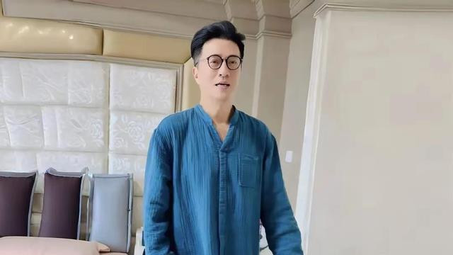 林韦辰大病初愈复工带货，气色尚可显苍老，为郭晋安旗下产品带货