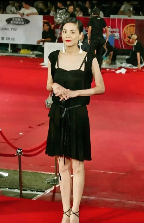 王菲，174cm，国家一级演员。