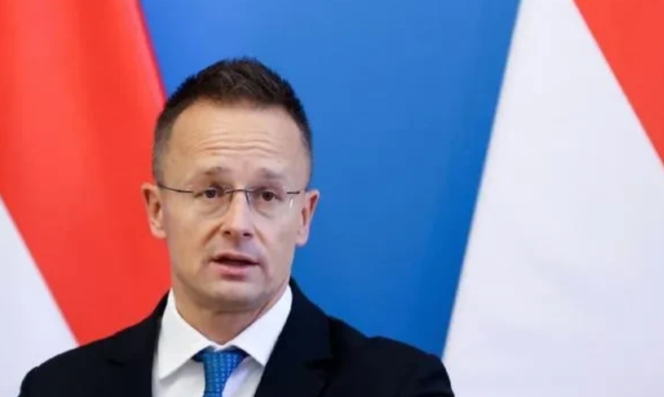 匈牙利揭露乌克兰如何被忽悠，许多北约国家一闭门就反对他入盟。
泽连斯基在这种情况