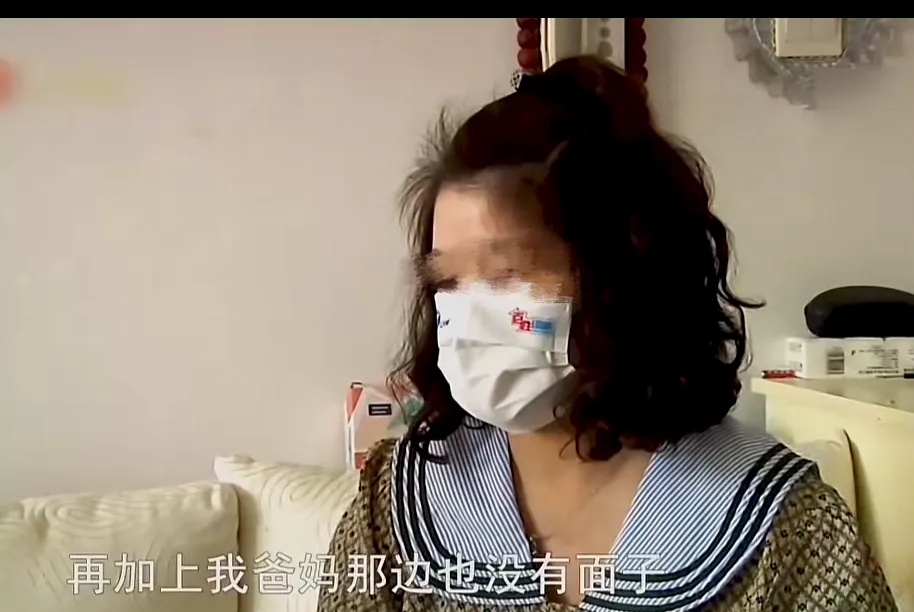 河南一女子，孩子出生已经7个月了，可婆婆却一直不同意办婚礼。女子很生气，大姑姐出