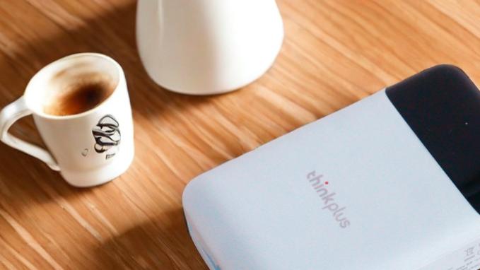 大容量、多口直充，ThinkPlus PD20自带线充电宝上手！