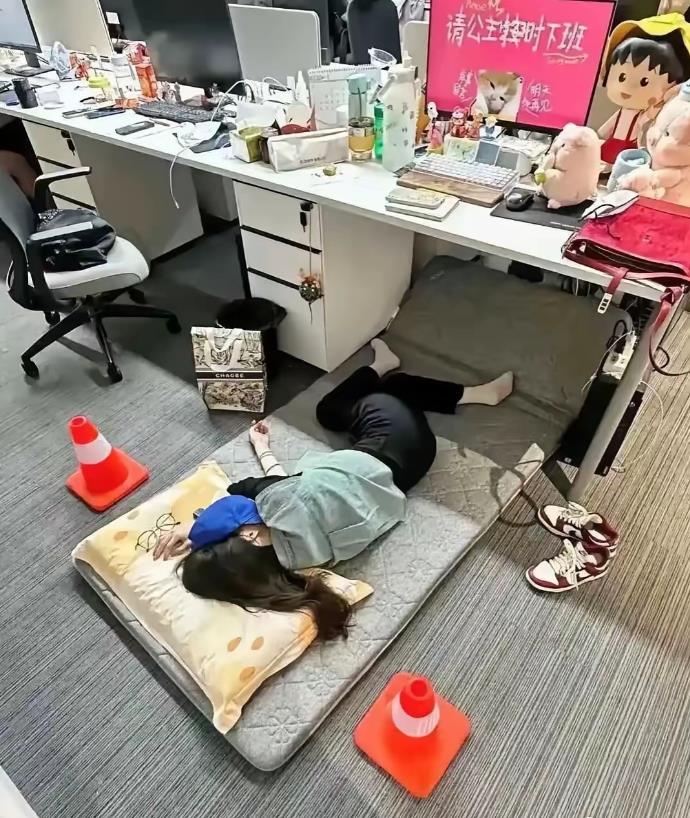 安全意识还挺好，放两个安全锥