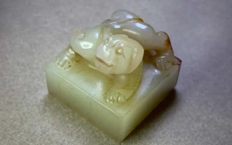 传国玉玺最后一次在正史上出现是五代后唐李从珂携之上洛阳玄武楼自焚，自此传国玉玺在