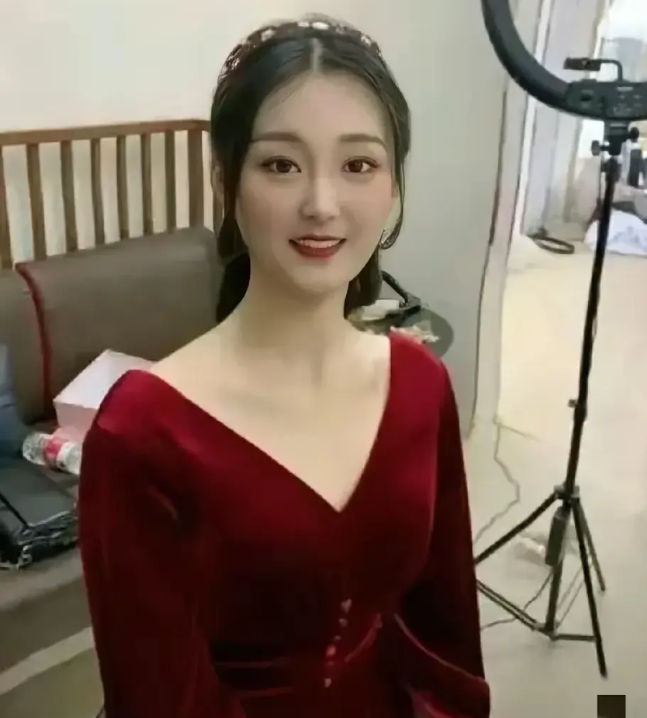 陈亚楠又后悔了?说实话，这个漂亮的女孩儿人生是高开低走，高估了自己，小瞧了别人，