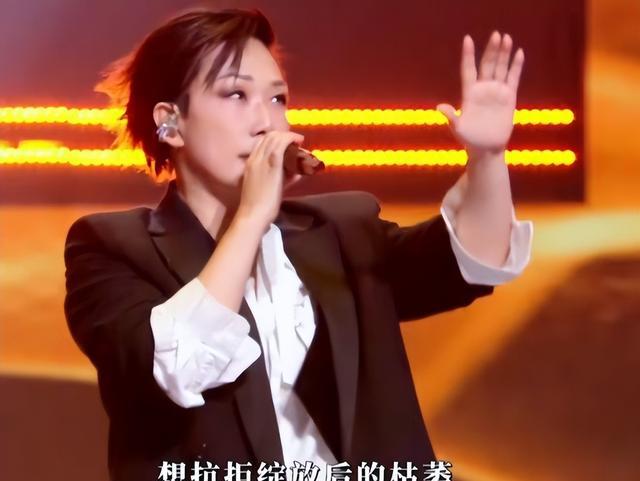 大湾区这一夜“港娱”没死，难听、跑调，内娱偶像明星们输得彻底（大湾区有哪些明星演出过）-第15张图片-九妖电影