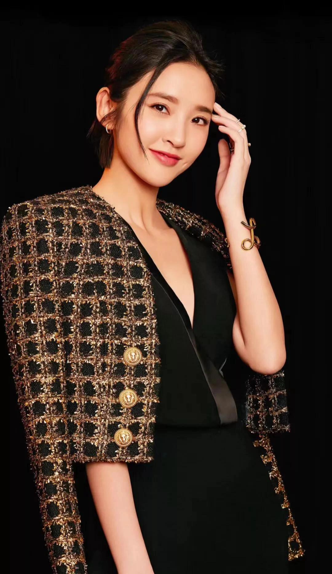 开朗且优雅的唐艺昕