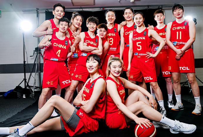 中国女篮即将迎来巴黎奥运会的征程，这支充满激情与斗志的队伍将向世界展示她们的风采