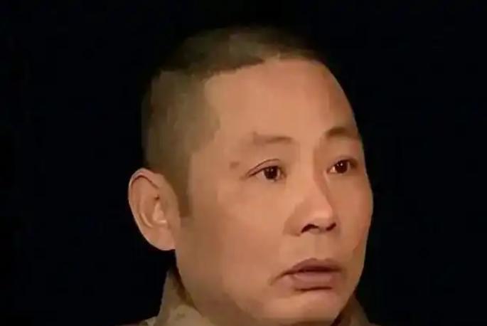 2007年，一等功英雄刘亮华帮战友到民政局办低保手续，因被工作人员出言嘲讽，一怒