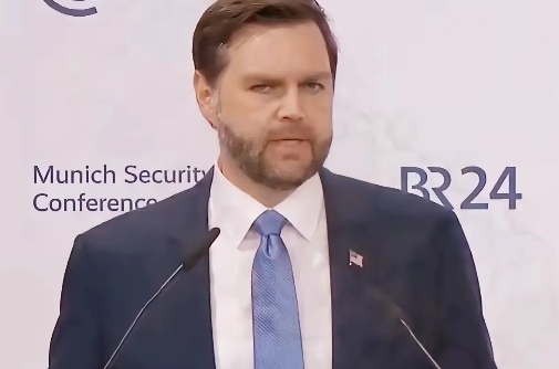 美国的高官们说走就走，把在场的人惊得目瞪口呆。副总统哈里斯慌里慌张签完文件就脚底