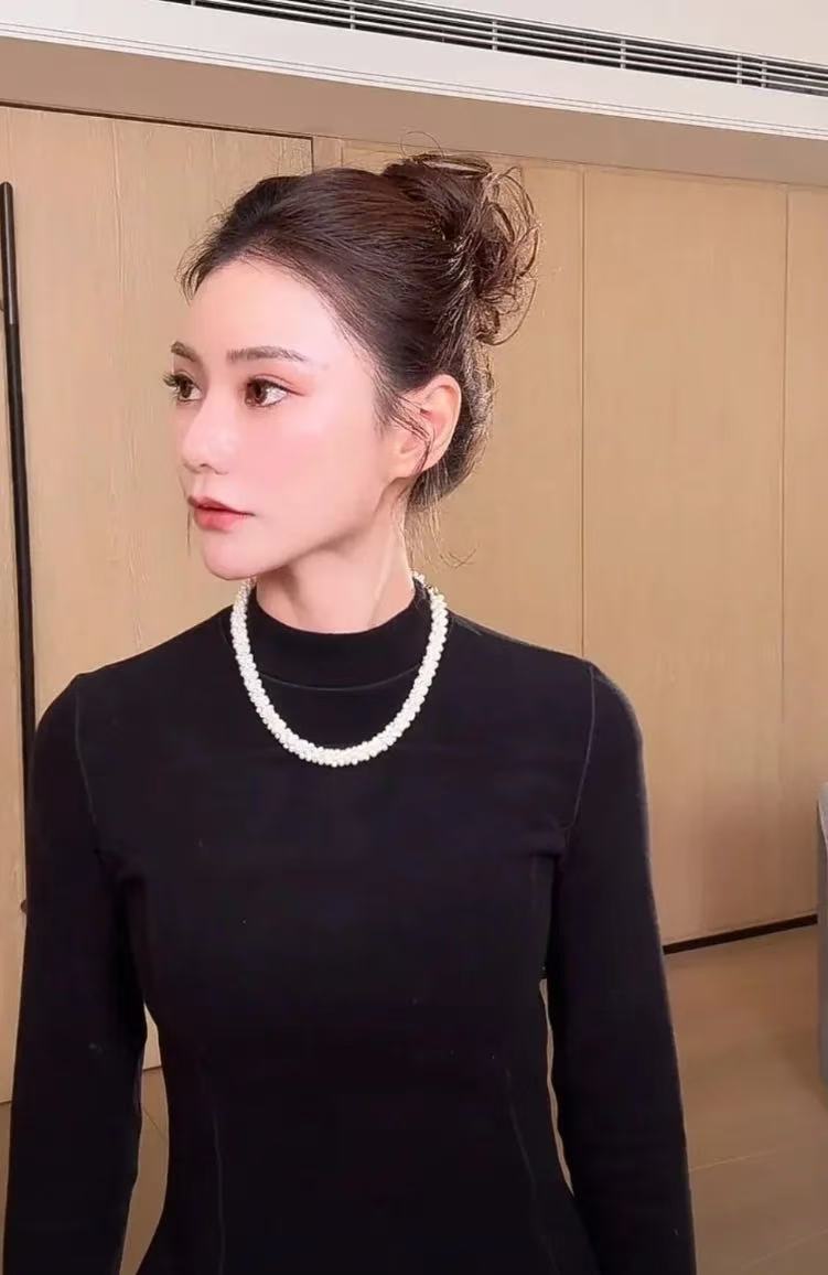 一只绵羊被剪了羊毛后就再也睡不着了，是不是在怀念羊毛带来的 “绵” 长岁月？哈哈