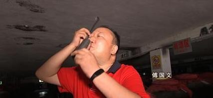 傅国文，一个曾经的酿酒厂老板，二十多年前在黑龙江乡村上演了一出“酒养猪”的传奇故