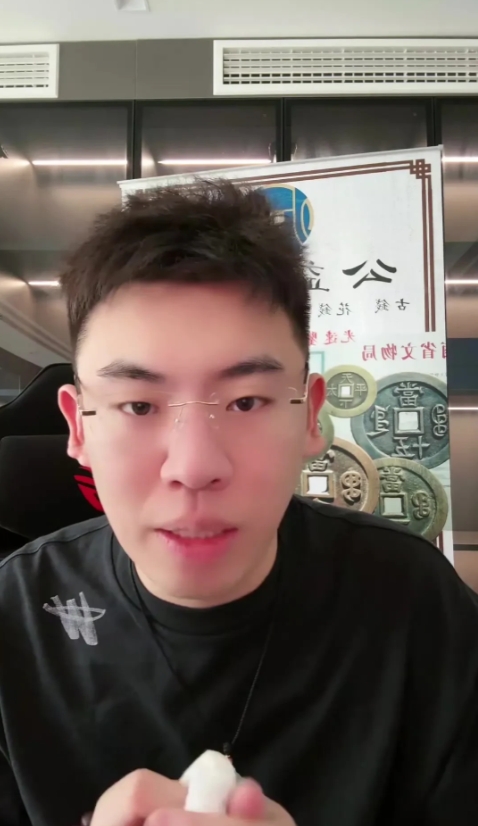 休息7天，被传成7年缝纫机，看来挂氧气瓶都得上。泉哥真是个迷，在风口浪尖上怎么扒