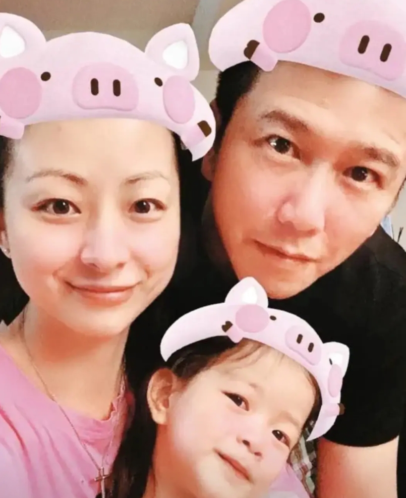 反派演员温兆伦居然是个双面人！以前看温兆伦演的电视剧，他特别擅长演反派，演的阴险
