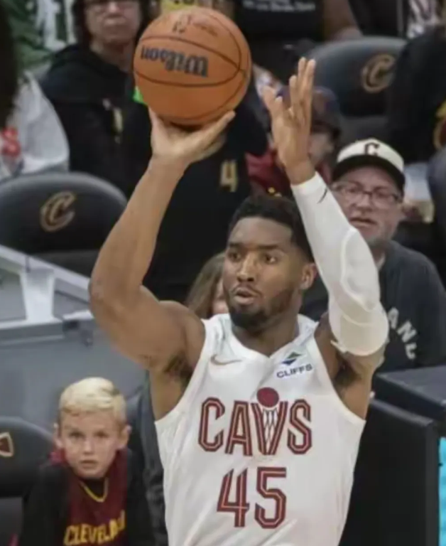 北京时间11月10日NBA常规赛骑士主场105：100篮网，崔永熙未获出场，加兰