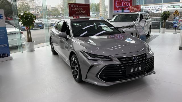 双擎油耗471L，大气也省油，实拍体验丰田亚洲龙