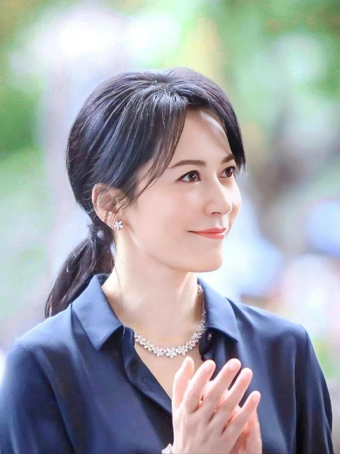 53岁的美仙子，窦文涛20年陪伴