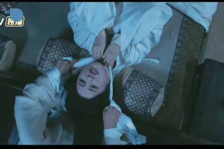 《五福临门》这一幕给我心疼死了，美强惨啊??
大姐姐怎么这么惨啊，年纪轻轻为了家