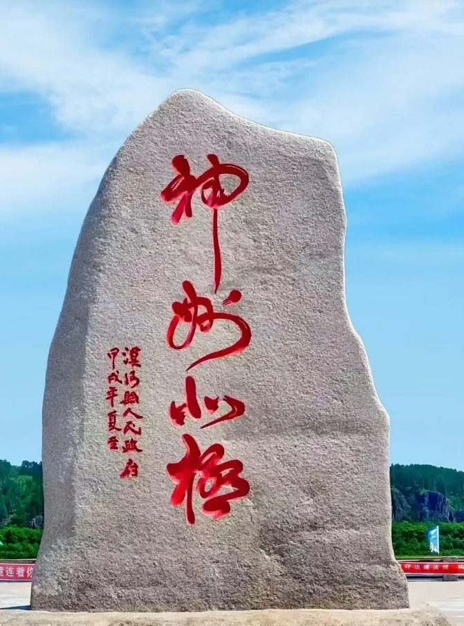 10个人里面有9个人认不出这里面的字，能认识其中两个的都是高手，第三个字很容易被
