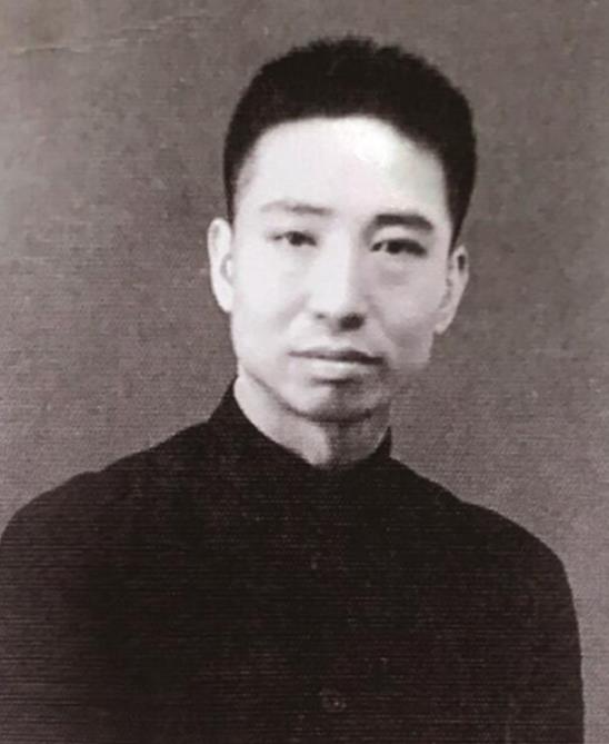 他的千人情报网如何做到无一人被捕、无一部电台被侦破?，此人到底是谁，为何会有这么