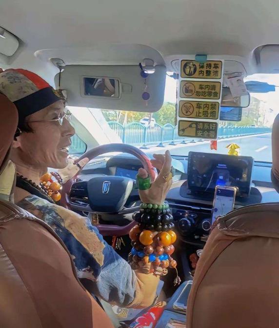 北京西站出来打了辆出租车